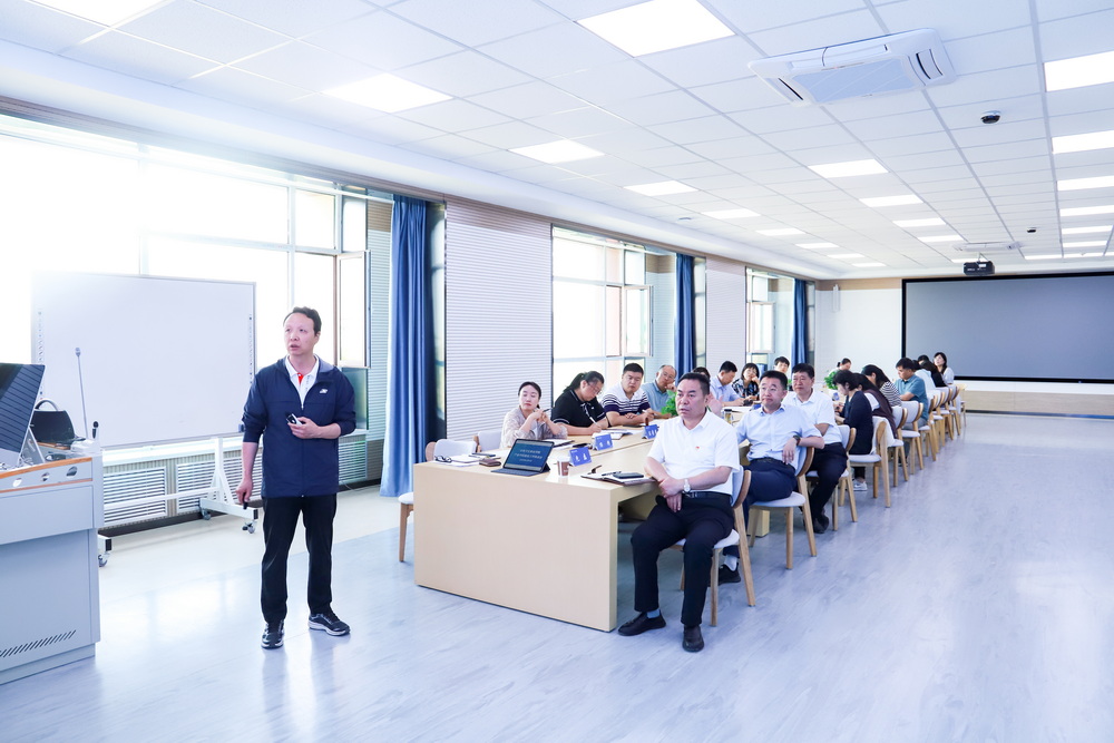 1694087303817070656.jpg 2023年9月6日 beat365正版唯一官网必一产业学院建设工作推进会 (6)_调整大小.jpg